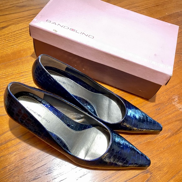 Bandolino Glossy Croc-Embossed Blue Heels - Picture 1 of 6
